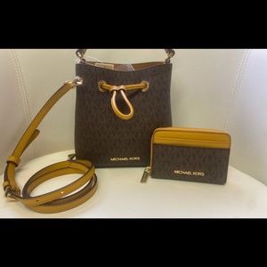 MK purse with matching wallet